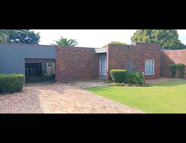 4 BEDROOM HOUSE FOR SALE IN MOREHILL